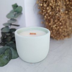 Sójová svíčka v betonu SVĚŽÍ VÍTR / Pomeranč x eukalyptus x jasmín 220g